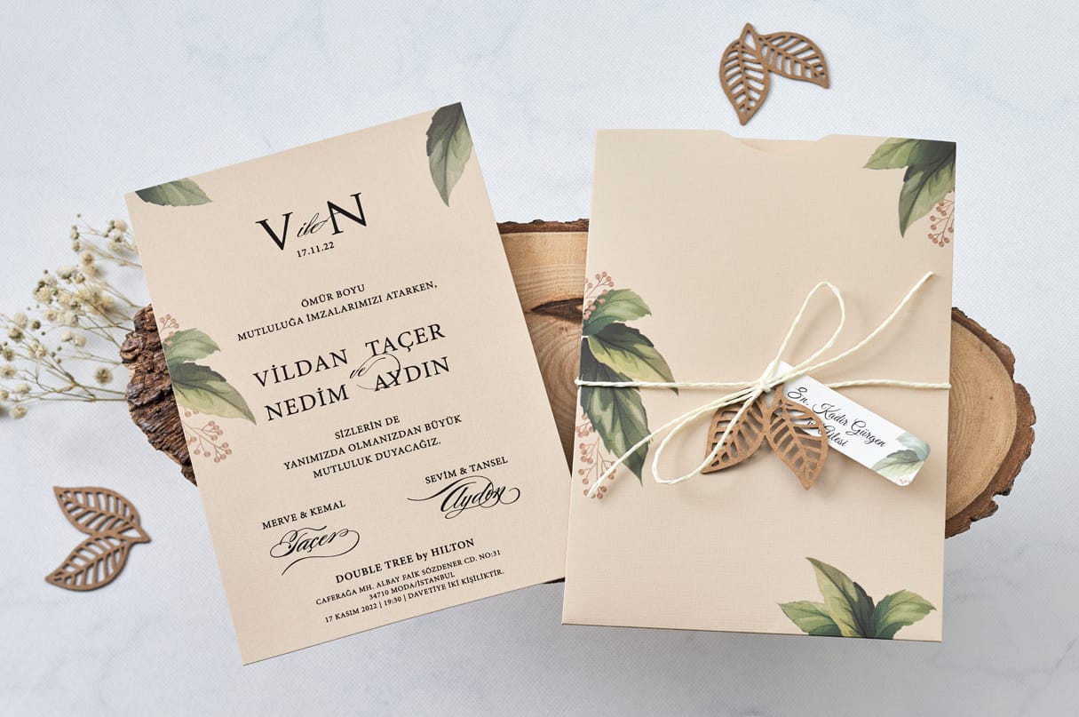 Invitatii nunta crem model floral verde si fundita 13.6 x 19.9 cm Invitatii nunta crem model floral verde si fundita 13.6 x 19.9 cm