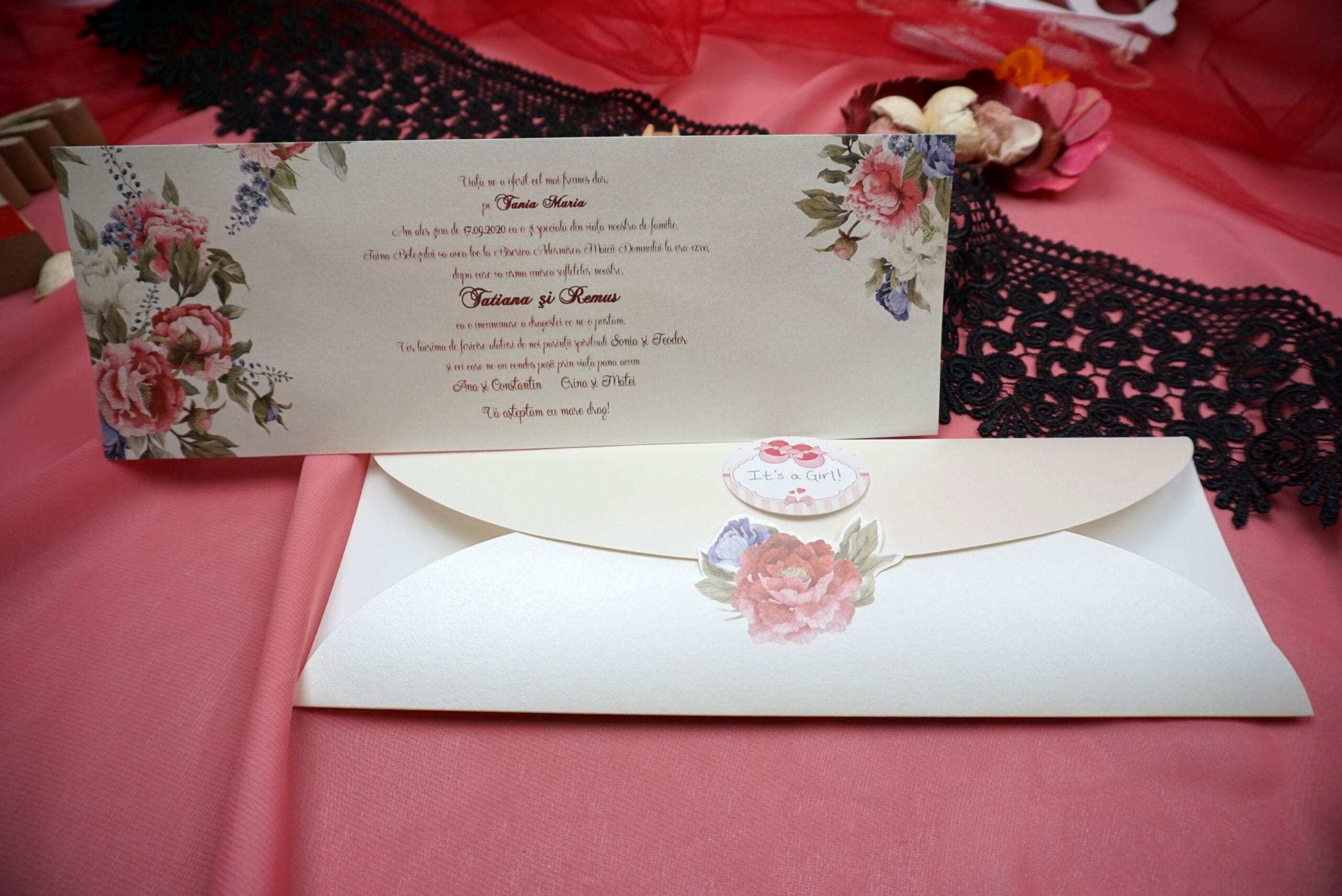 Invitatii de botez carton sidefat cu model floral crem 9.5 x 27 cm Invitatii de botez carton sidefat cu model floral crem 9.5 x 27 cm