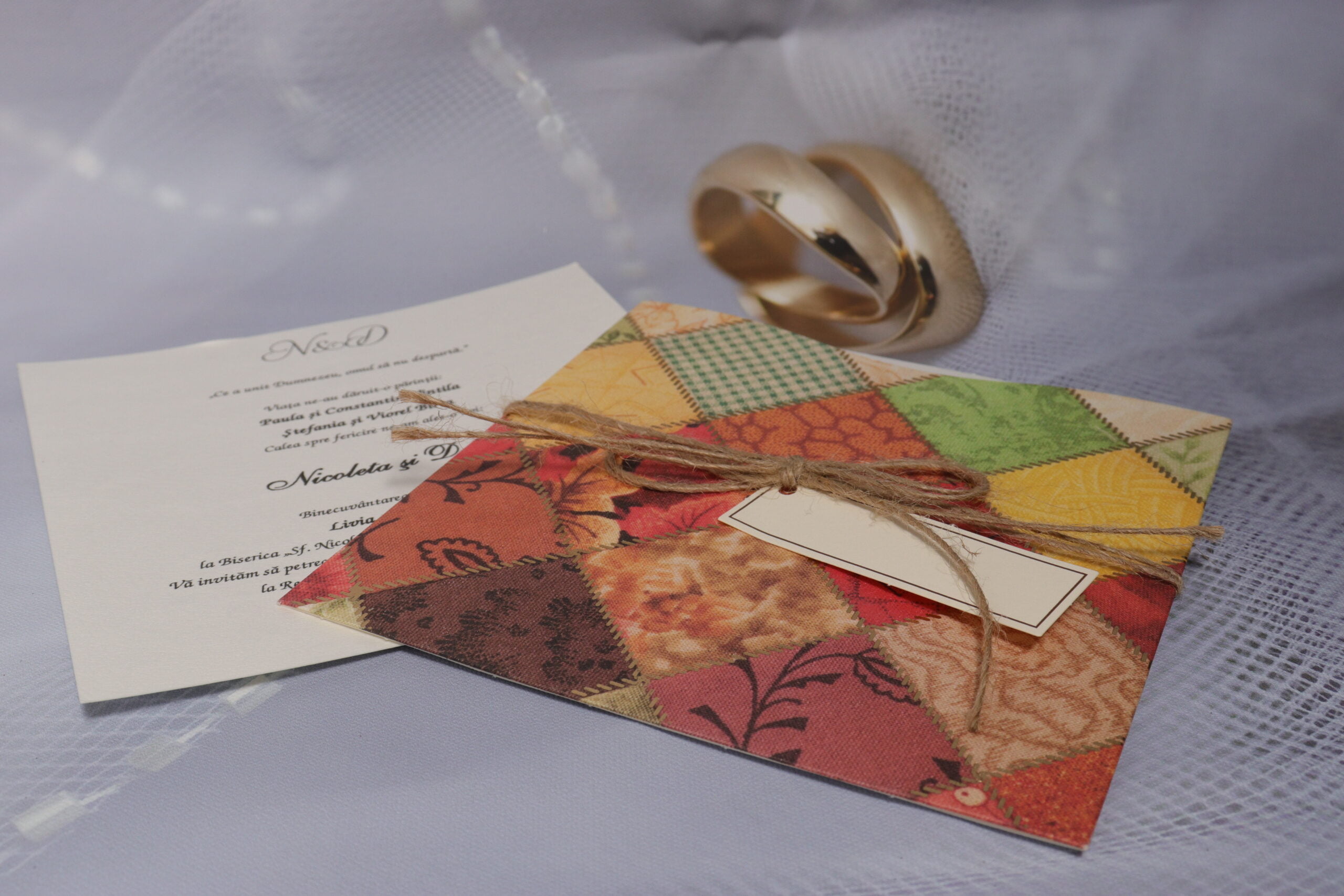 Invitatii de nunta din carton mat model traditional snur si cartonas 16 x 16 cm Invitatii de nunta din carton mat model traditional snur si cartonas 16 x 16 cm