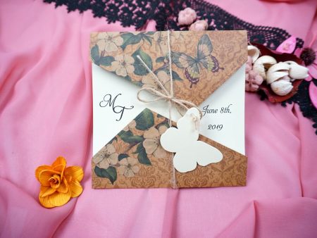 Invitatii nunta model fluturas si sfoara 16.1 x 16.1 cm