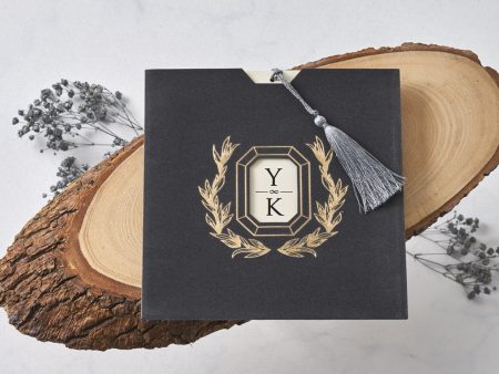 Invitatii nunta lux plic negru cu ciucuras argintiu 15.8 x 16.5 cm