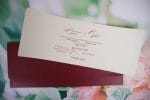 Invitatii nunta albe cu plic bordo 10.5 x 26.5 cm