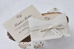 Invitatii nunta lux model auriu plic alb sigiliu ceara 21.5 x 15 cm