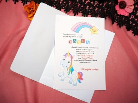 Invitatii botez cu unicorn si curcubeu 13.5 x 20 cm