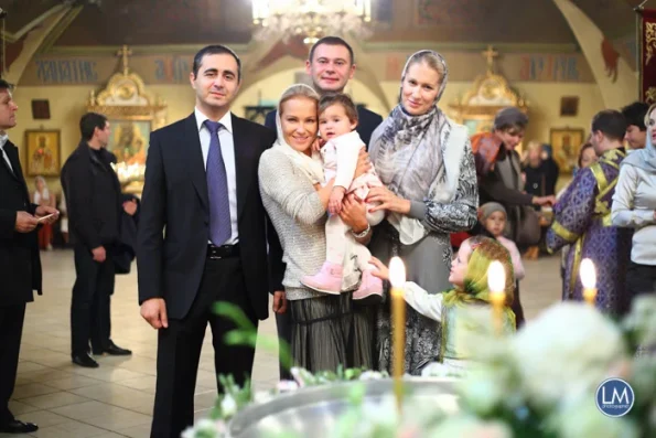 Nașii copilului de botez: De ce sunt așa importanți în tradiția ortodoxă 2 Nasii copilului: De ce sunt asa importanti in traditia ortodoxa
