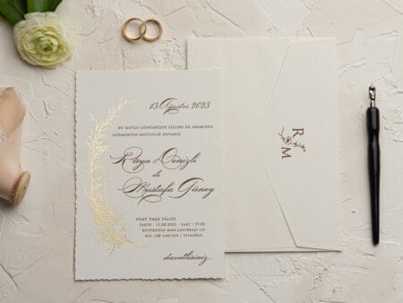 Invitatie nunta ivorie cu plic inclus eleganta cu auriu