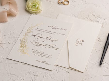 Invitatie nunta ivorie cu plic inclus eleganta cu auriu