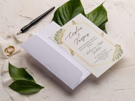 Invitatii nunta verde si auriu cu plic inclus in pret
