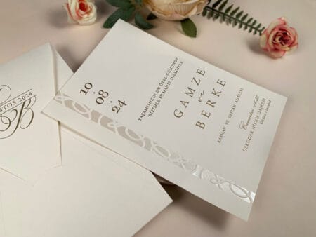 Invitatii nunta cu argintiu si plic elegant dreptunghiular