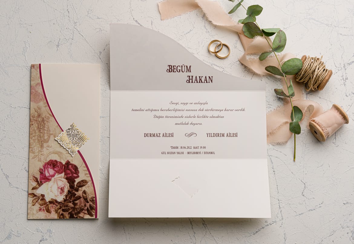 Invitatii nunta cu flori bordo printare inclusa in pret Invitatii nunta cu flori bordo printare inclusa in pret