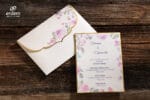 Invitatii nunta de lux cu trandafiri roz si chenar auriu