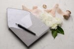 Invitatii nunta plexiglass cu plic gri patrat