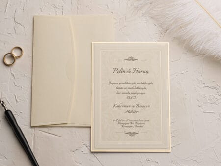 Invitatii nunta crem cu dauriu plic inclus