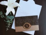 Invitatii nunta eleganta nuanta maro si auriu