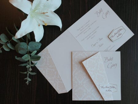 Invitatii nunta eleganta nuanta somon personalizare gratuita