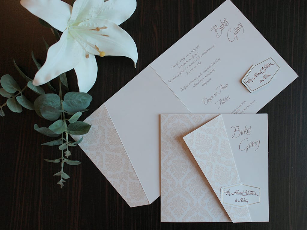Invitatii nunta eleganta nuanta somon personalizare gratuita Invitatii nunta eleganta nuanta somon personalizare gratuita
