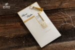 Invitatii nunta eleganta cu canaf auriu plic decupat nuanta crem