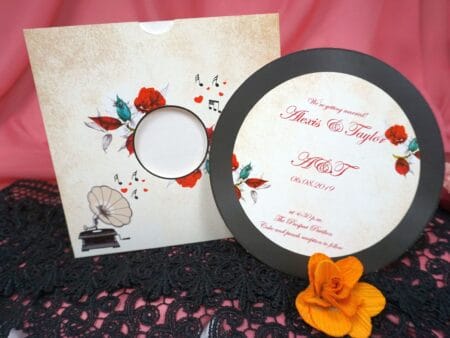 Invitatii nunta haioasa rotunda cu flori