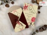 Invitatii nunta elegante cu flori crem bordo