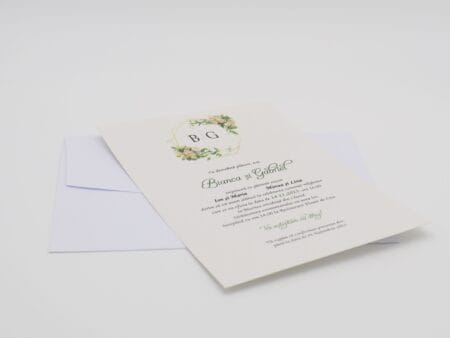 Invitatii nunta din carton gros alb cu trandafiri