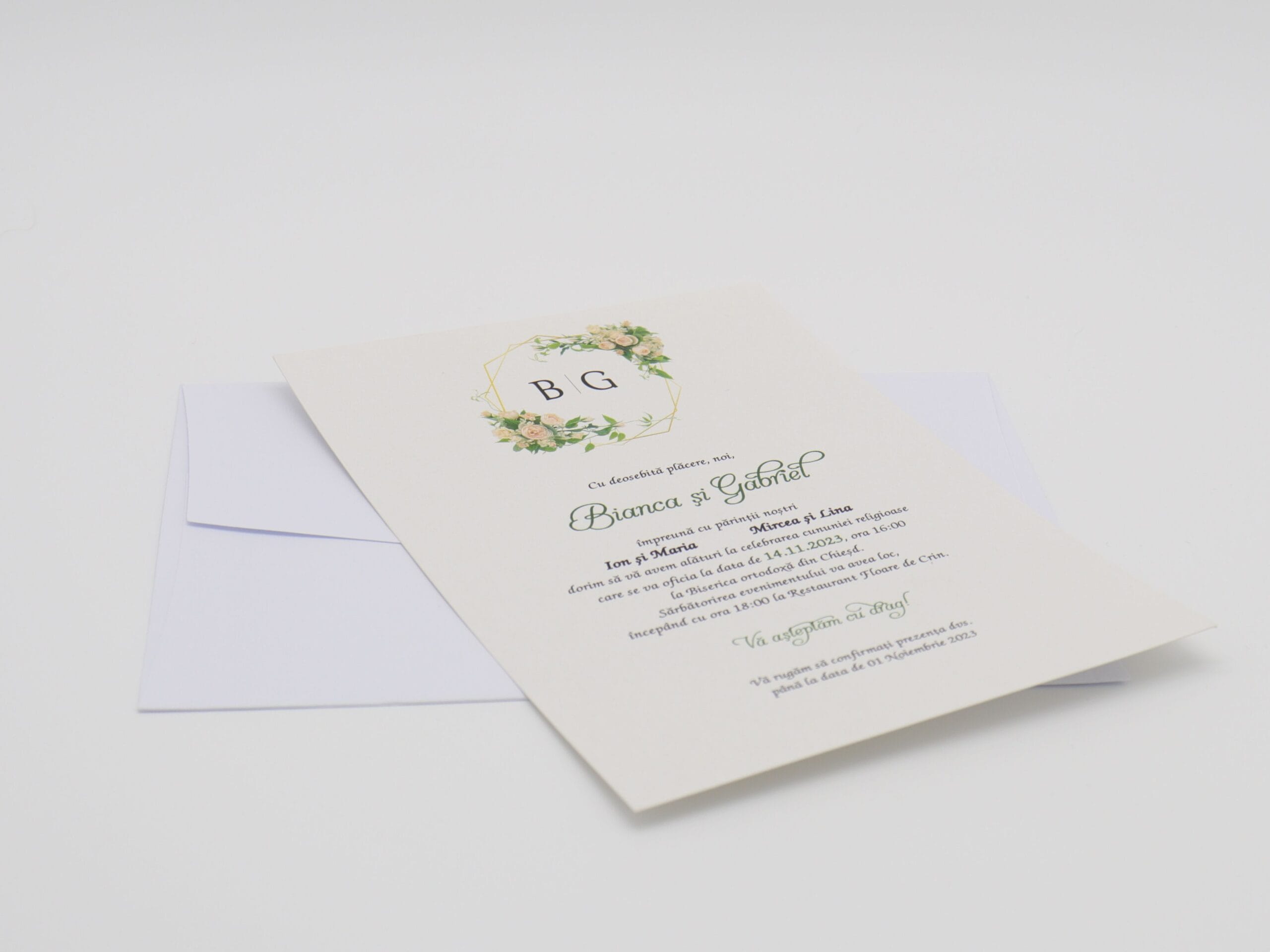 Invitatii nunta din carton gros alb cu trandafiri Invitatii nunta din carton gros alb cu trandafiri