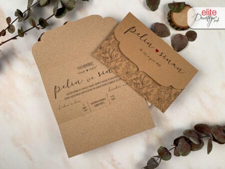 Invitatii nunta tip plic si model floral in exterior