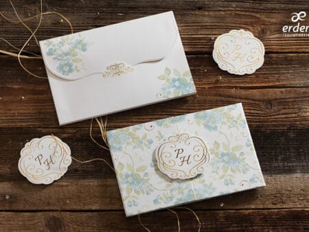 Invitatii nunta cu flori nuanta bleu si verde din carton gros