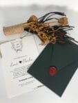 Invitatii nunta eleganta cu plic verde si detalii aurii