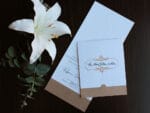 Invitatii nunta clasica embosata din carton gros nuanta maro 1 Invitatii nunta clasica embosata din carton gros nuanta maro