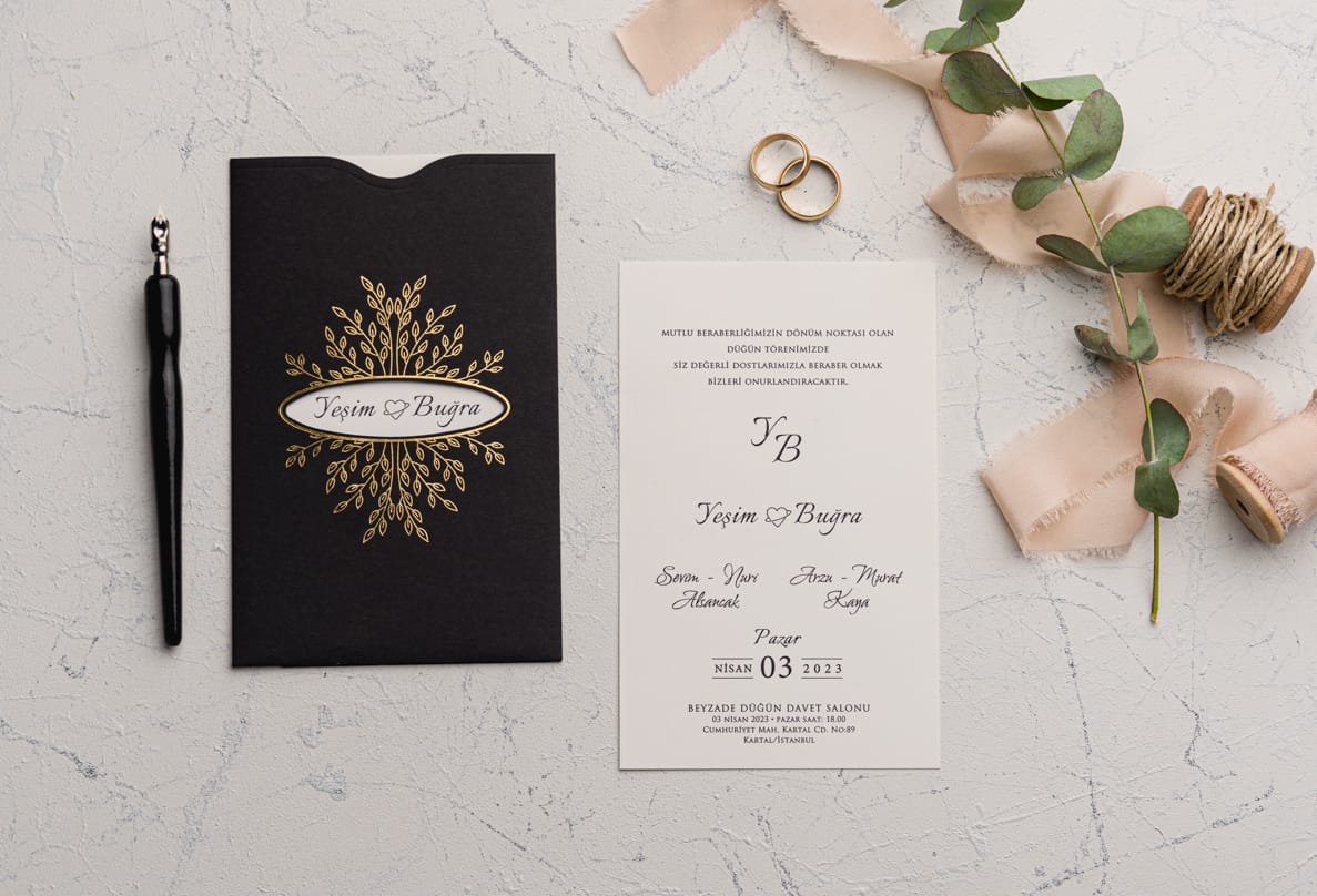 Invitatii nunta eleganta neagra cu detalii aurii Invitatii nunta eleganta neagra cu detalii aurii