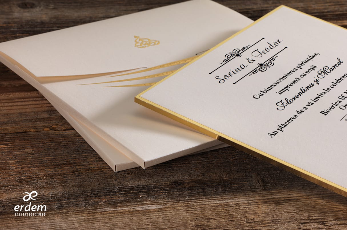 10ca6636-3 Invitatii nunta eleganta cu plic crem cu auriu din carton gros elegant
