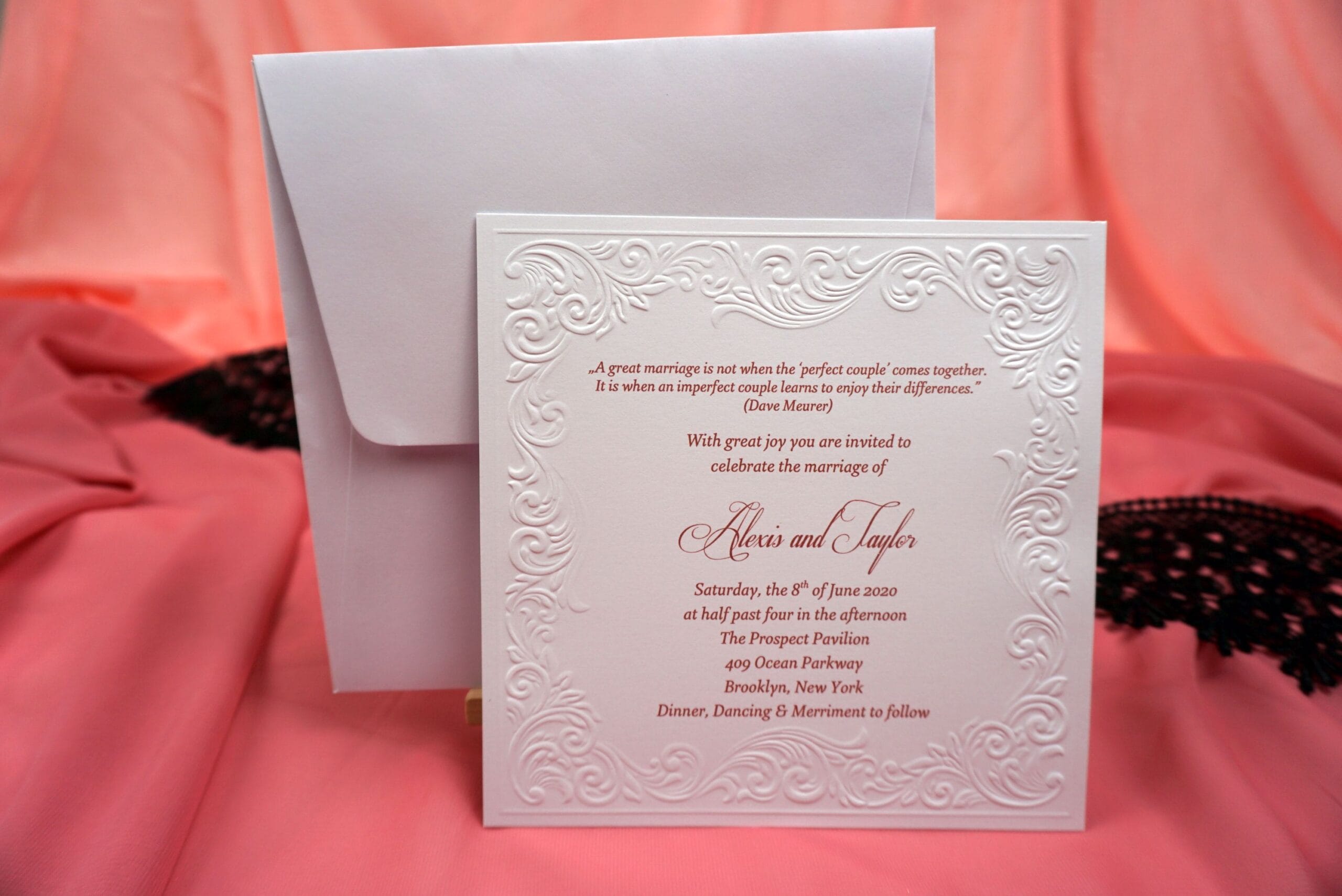 Invitatii nunta eleganta carton alb embosat Invitatii nunta eleganta carton alb embosat