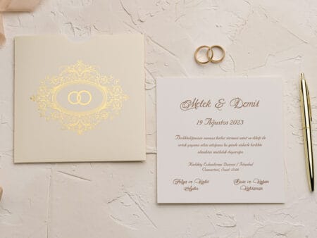 Invitatii nunta eleganta din carton crem gros cu detalii aurii