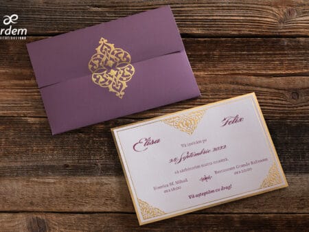 Invitatii nunta eleganta nuanta visiniu cu auriu