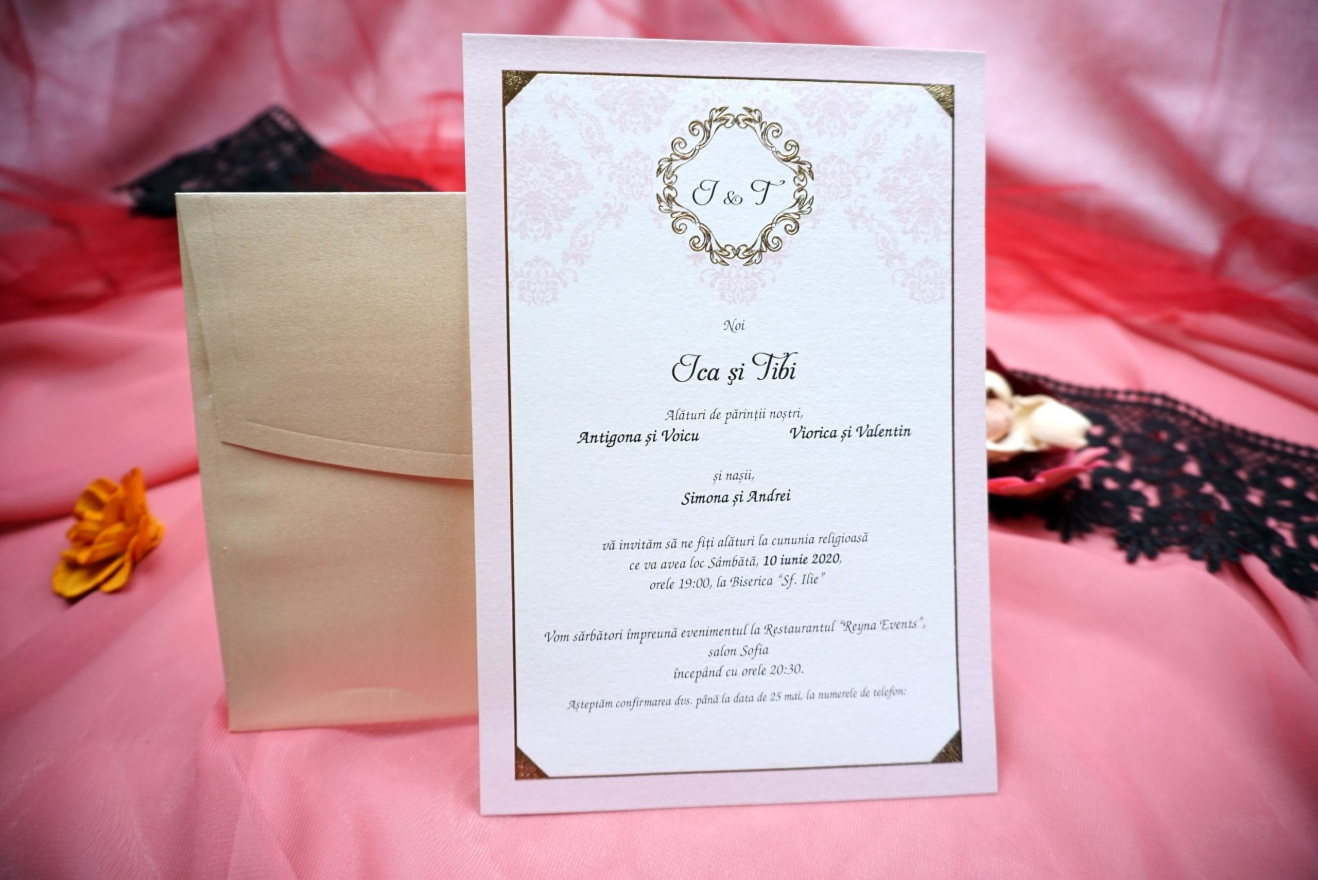 Invitatii nunta elegante albe cu chenar auriu Invitatii nunta elegante albe cu chenar auriu