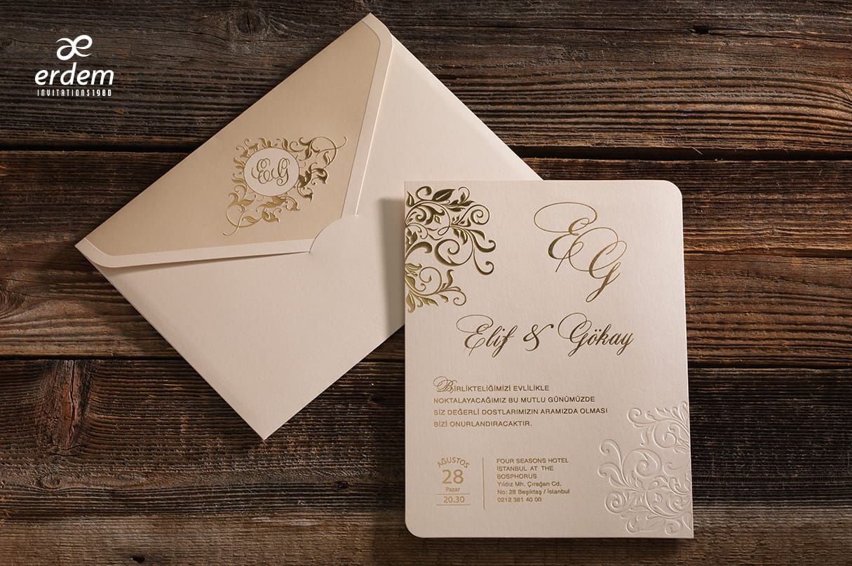 Invitatii nunta lux cu print auriu din carton gros eleganta Invitatii nunta lux cu print auriu din carton gros eleganta