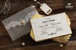 Invitatii nunta lux cu plic transparent nuanta crem si auriu