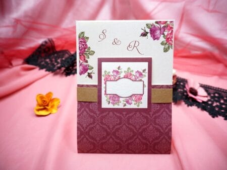 Invitatii nunta model clasic floral visiniu