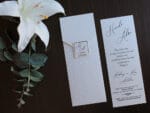Invitatii nunta eleganta embosata alba cu auriu