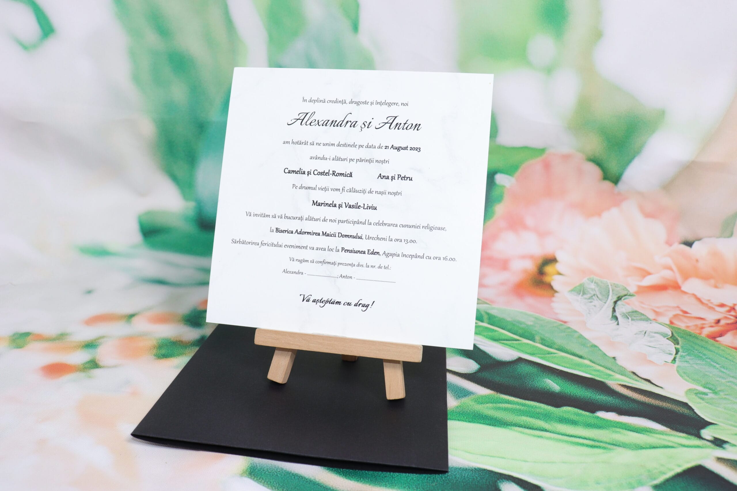 Invitatii nunta eleganta cu plic negru si carton gros alb Invitatii nunta eleganta cu plic negru si carton gros alb