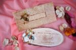 Invitatii nunta printata pe carton care imita lemnul