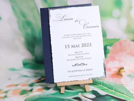 Invitatii nunta cu plic albastru cu detalii argintii