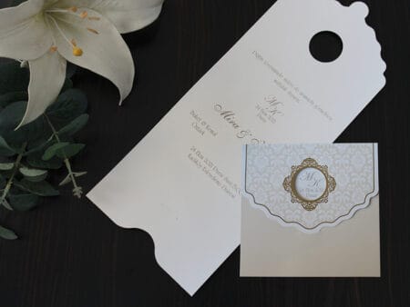 Invitatii nunta clasica cu auriu si crem carton gros