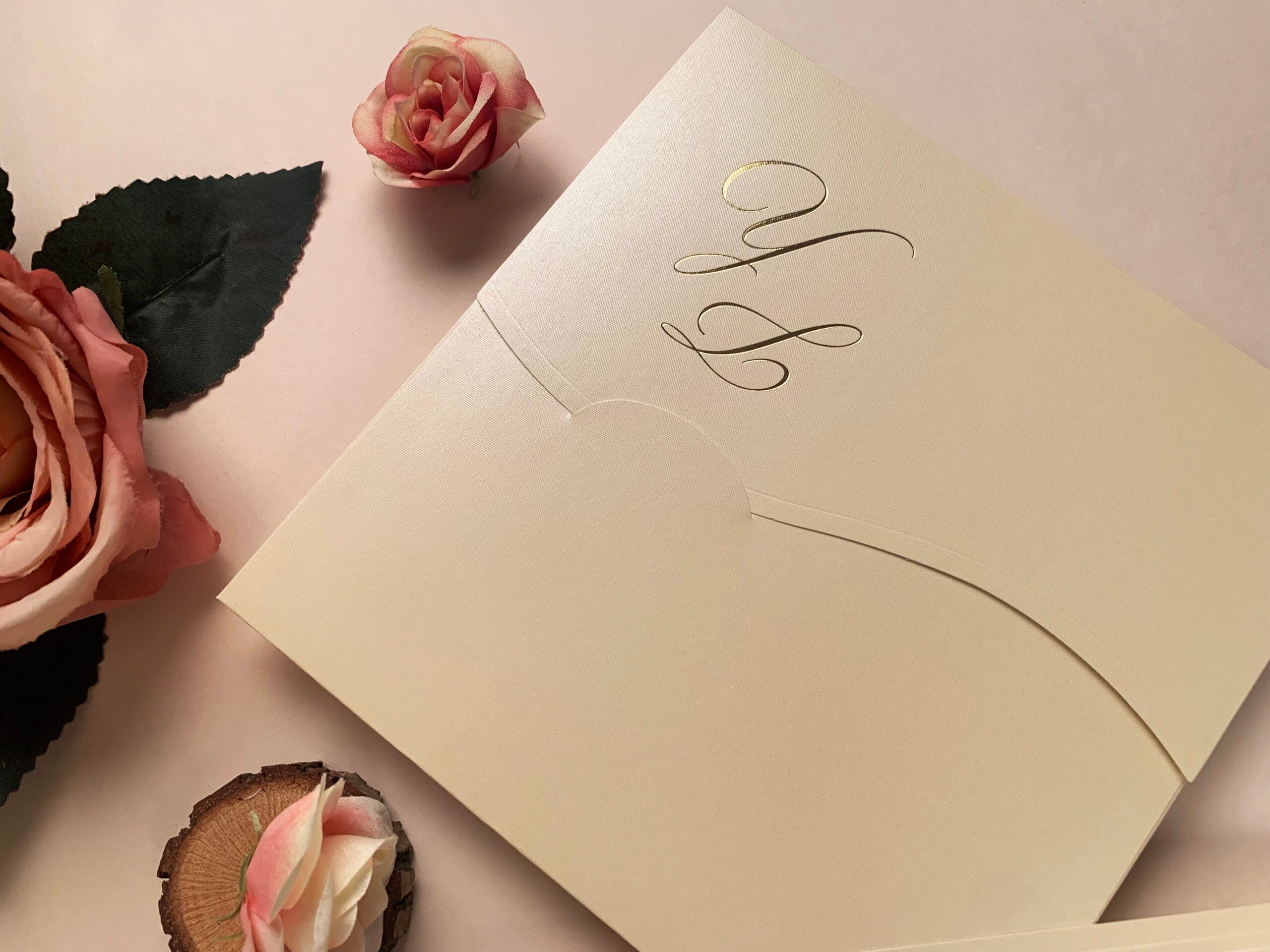 Invitatii nunta eleganta din carton satinat crem Invitatii nunta eleganta din carton satinat crem