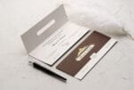 Invitatii nunta maro cu alb si detalii aurii personalizare inclusa 1 Invitatii nunta maro cu alb si detalii aurii personalizare inclusa