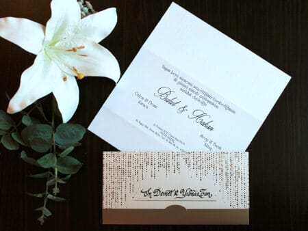 Invitatii nunta eleganta cu auriu pliata in trei