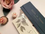 Invitatii nunta verde crem cu model cu frunze