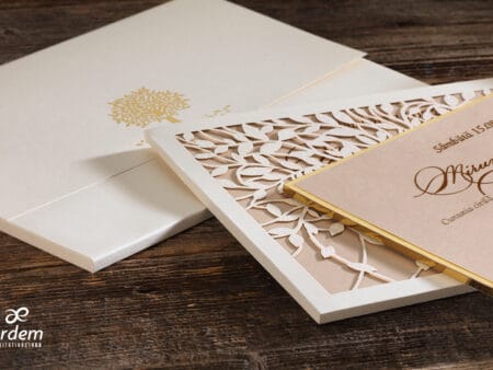 Invitatii nunta lux nuanta auriu si crem din carton gros