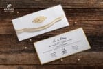 Invitatii nunta din carton gros alb cu auriu cu plic inclus cu perla atasata