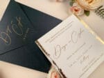 Invitatii nunta eleganta cu plic negru si detalii ay=urii